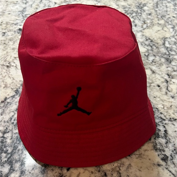 Jordan Classic Youth Red Bucket Hat - Picture 2 of 5